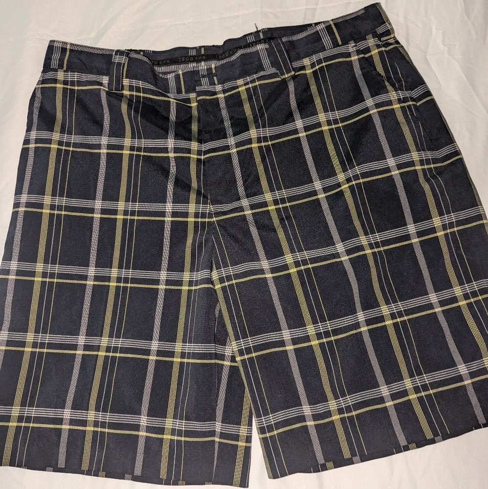Izod Men's Size 38 Waist 100% Polyester Blue Plaid Shorts‎